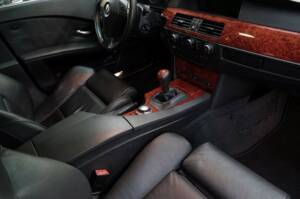 Image 17/45 of ALPINA B5 (2005)