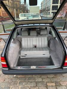 Image 7/21 of Mercedes-Benz 300 TE 4-Matic (1992)