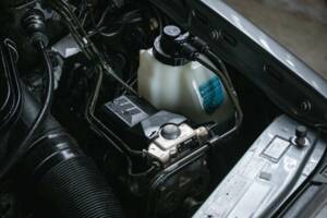 Image 26/43 of Mercedes-Benz 300 CE 3.2 AMG (1990)