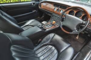 Imagen 27/50 de Jaguar XK8 4.0 (2000)