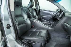 Image 16/36 of Volvo V70 D5 (2008)
