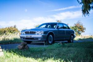 Image 10/50 of Jaguar XJ 8 4.2 (2003)