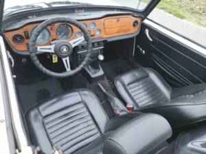 Image 2/8 of Triumph TR 6 (1973)