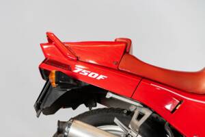 Bild 24/50 von Honda VFR 750R RC 30 (1988)