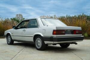Image 7/50 de Volvo 780 Bertone 2.4 TD (1987)