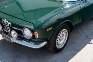 Image 2/83 of Alfa Romeo Giulia GT 1300 Junior (1968)
