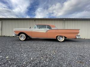 Image 2/17 of Ford Fairlane Skyliner (1957)