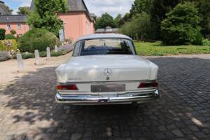 Image 8/32 of Mercedes-Benz 200 D (1966)