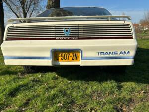 Image 5/8 de Pontiac Firebird TransAm (1984)