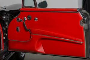 Image 32/34 of Mercedes-Benz 280 SE (1966)