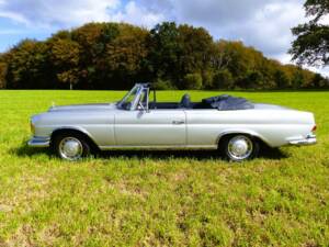Mercedes-Benz 250 SE Cabriolet (W 111) silber 1966