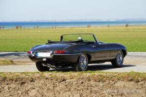 Image 18/20 of Jaguar E-Type 4.2 (1966)