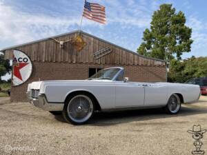 Bild 2/50 von Lincoln Continental Convertible (1966)