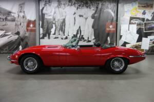 Afbeelding 6/49 van Jaguar E-Type V12 (1974)