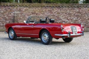 Image 15/50 of Alfa Romeo 2600 Spider (1962)
