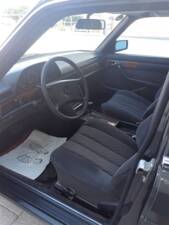 Image 5/39 of Mercedes-Benz 260 SE (1988)