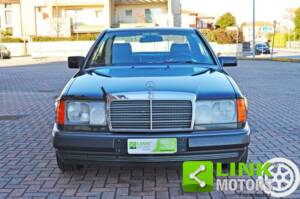 Bild 8/10 von Mercedes-Benz 300 CE (1990)