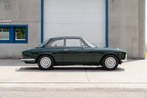 Image 36/83 of Alfa Romeo Giulia GT 1300 Junior (1968)
