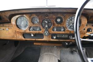 Image 35/50 of Bentley S 3 (1964)