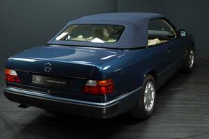 Bild 6/30 von Mercedes-Benz 300 CE-24 (1993)