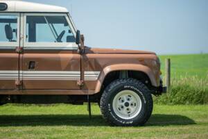 Image 16/33 of Land Rover Defender 110 (1983)