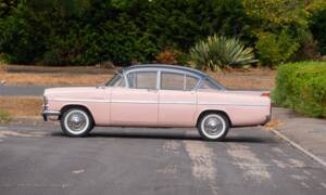 Image 2/50 of Vauxhall Cresta (1958)