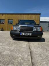 Image 12/23 of Mercedes-Benz 500 E (1992)