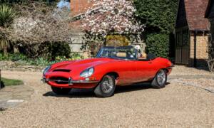 Bild 1/42 von Jaguar E-Type (1968)