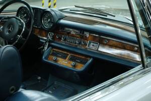 Image 36/50 of Mercedes-Benz 280 SE 3,5 (1970)