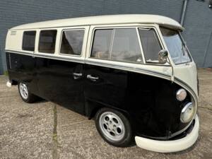 Obraz 3/8 pojazdu Volkswagen T1 Samba (1966)