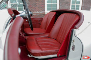 Image 14/24 of Jaguar XK 120 SE OTS (1954)
