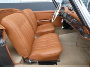 Image 13/26 of Mercedes-Benz 190 SL (1962)