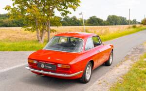 Image 11/53 of Alfa Romeo 2000 GT Veloce (1975)