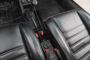 Image 16/108 de Porsche 911 Carrera 3.2 (1989)