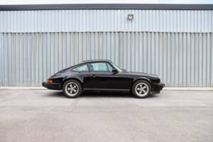 Image 10/108 de Porsche 911 Carrera 3.2 (1989)