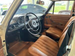 Image 8/21 of Mercedes-Benz 200 (1972)