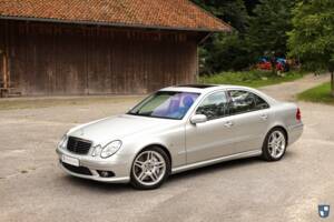 Afbeelding 1/45 van Mercedes-Benz E 55 AMG (2002)