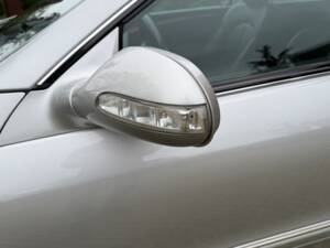 Image 13/27 of Mercedes-Benz CLK 320 (2002)