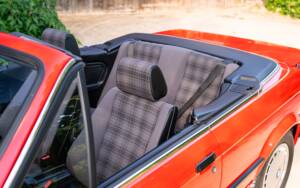 Immagine 13/33 di BMW 318i (1991)
