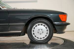 Afbeelding 19/24 van Mercedes-Benz 560 SL (1988)