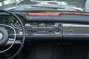 Bild 21/50 von Mercedes-Benz 280 SL (1971)