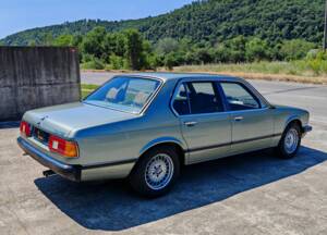 Image 4/50 de BMW 745i (1982)