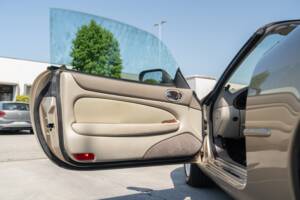 Image 55/91 de Jaguar XK8 4.0 (2000)