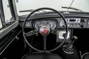 Image 8/50 of MG MGB (1964)