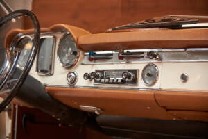 Image 43/55 of Mercedes-Benz 230 SL (1965)