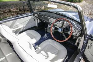 Image 20/30 de Aston Martin DB 6 Volante (1967)