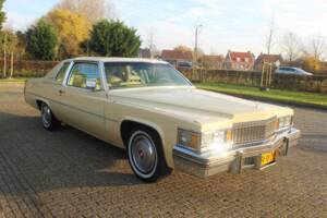 Image 27/56 of Cadillac Coupe DeVille (1977)