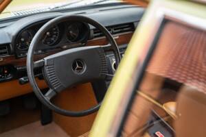 Afbeelding 23/75 van Mercedes-Benz 280 SE (1976)