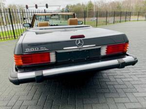 Image 11/30 of Mercedes-Benz 560 SL (1988)