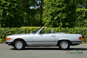 Image 2/50 de Mercedes-Benz 500 SL (1985)